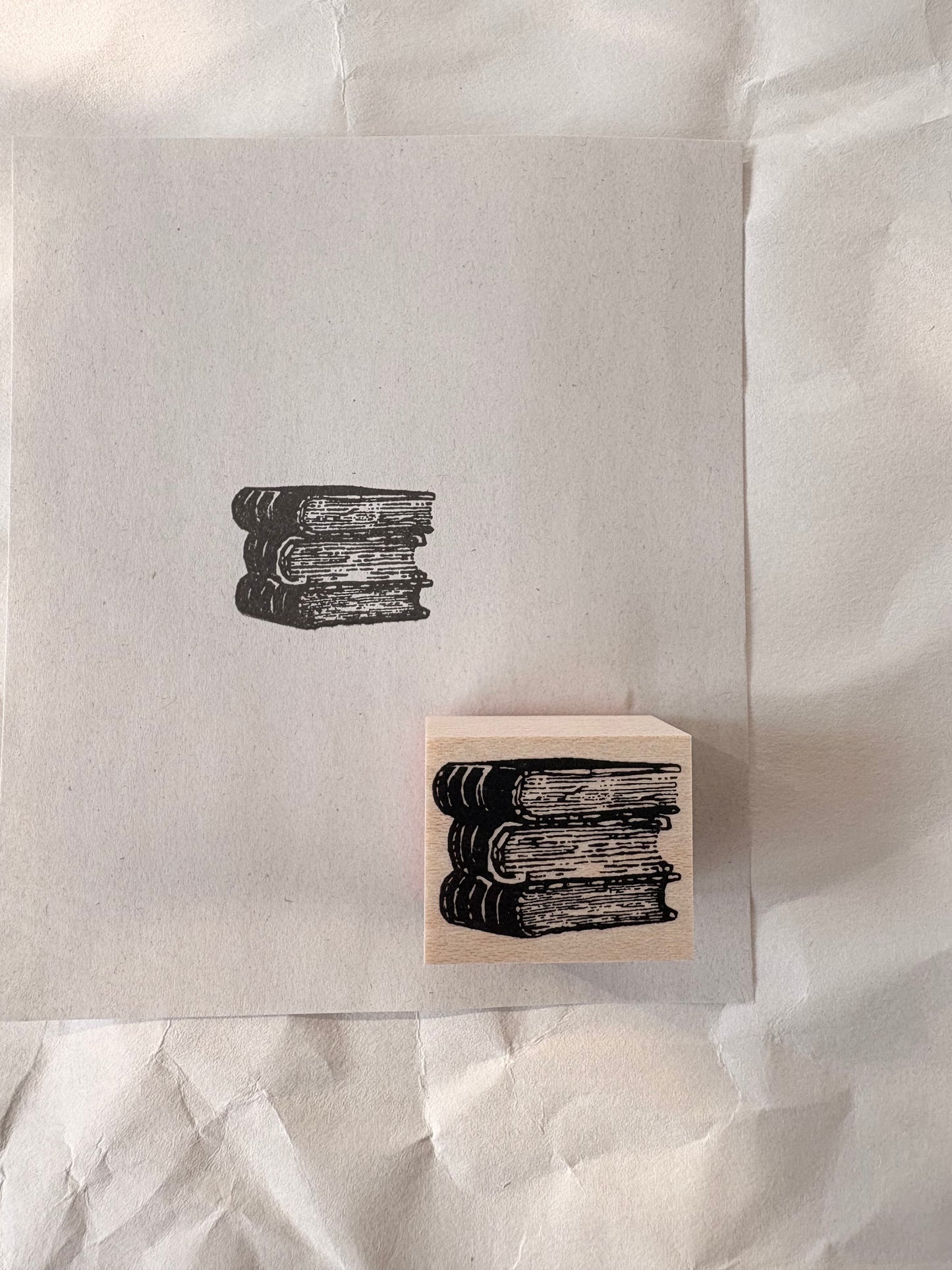 積み上げた本のスタンプ　KS21