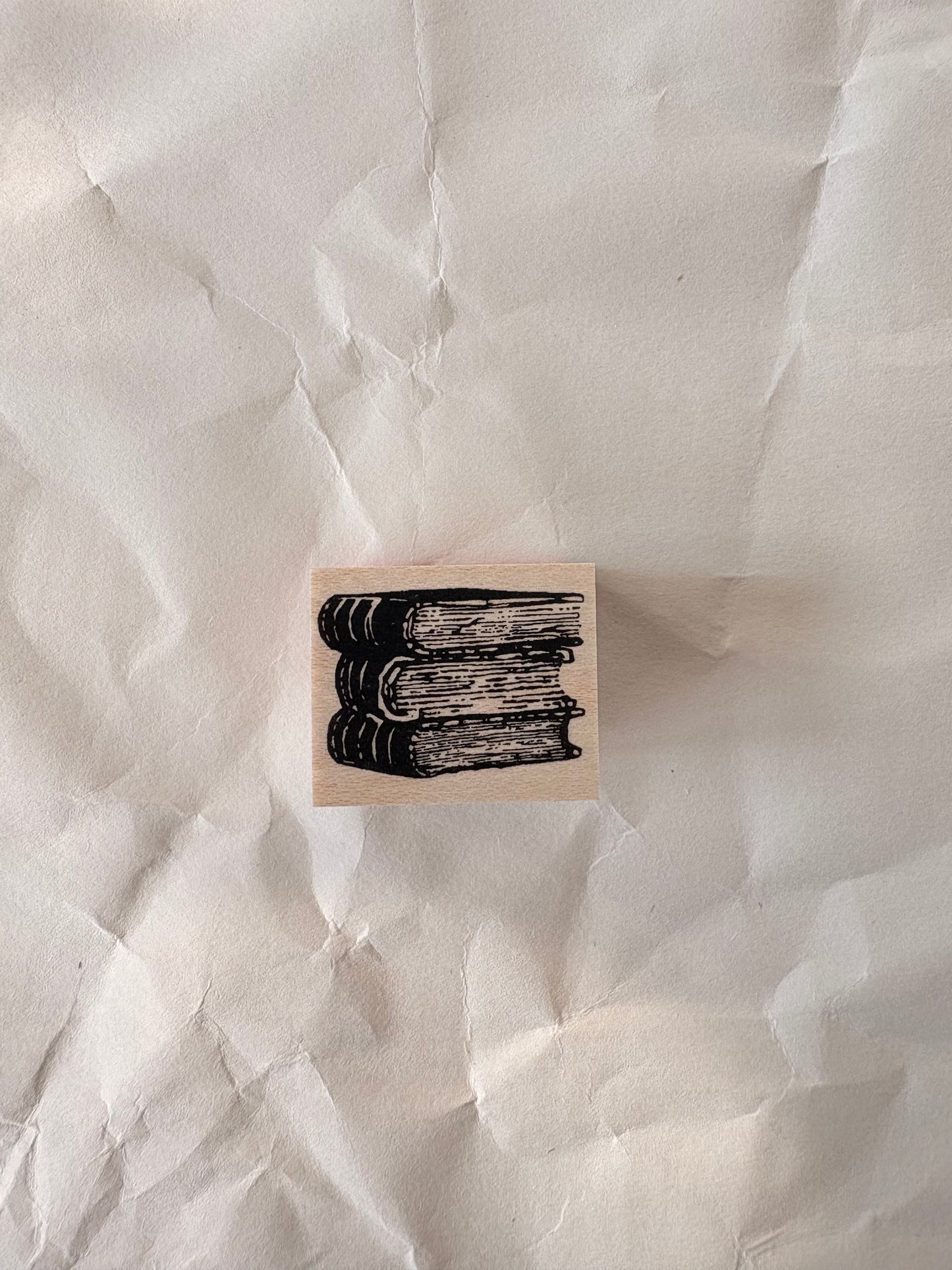 積み上げた本のスタンプ　KS21